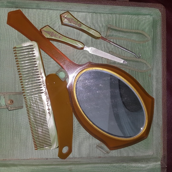 Vintage Travel Vanity Set Suitcase set. - Picture 4 of 8